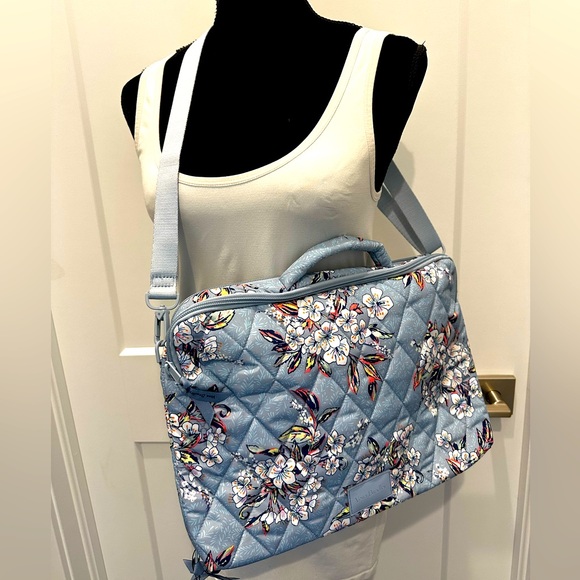 ❤️AMAZING DEAL❤️ Vera Bradley Ultralight Laptop Crossbody Workstation NWT - Picture 1 of 7